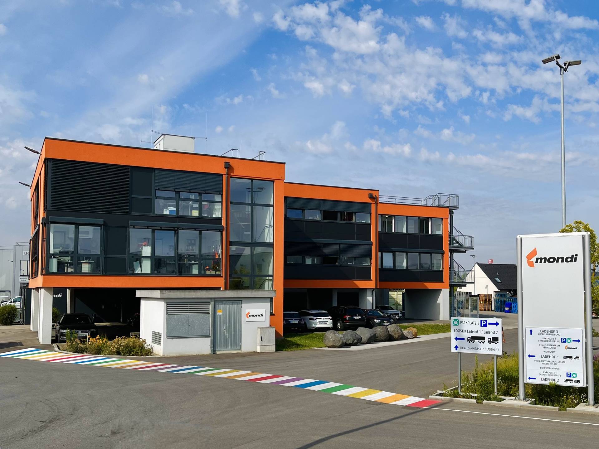 Mondi expands capacity in sustainable pet food packaging solutions